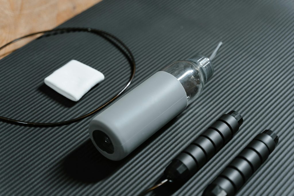 A gray waterbottle with a straw